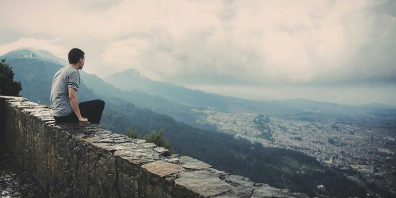 HTML如何避免使用刺眼的颜色组合?提升用户视觉体验的技巧有哪些