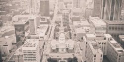 如何在Laravel中使用whereIn实现多分类文章高效筛选