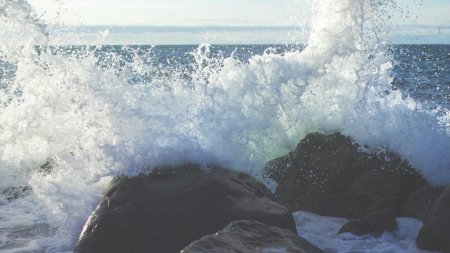 如何用CSS实现横向滚动条？两种常用方式代码实例