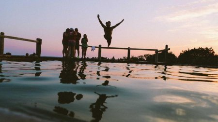 css绝对定位如何居中？css绝对定位居中的四种实现方法