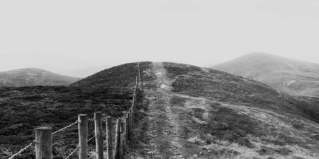 如何在SQL Server存储过程中输出打印调试信息 使用PRINT或RAISERROR