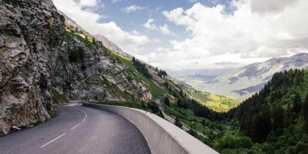 Jackson2JavaTypeMapper中信任包的正确配置方法是什么，如何理解其粒度限制