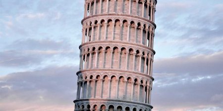 PHP如何实现递归构建单词的多维数组路径并提取所有有效拼接序列
