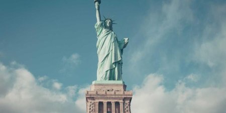 Python中如何使用DictReader和DictWriter高效读写CSV文件