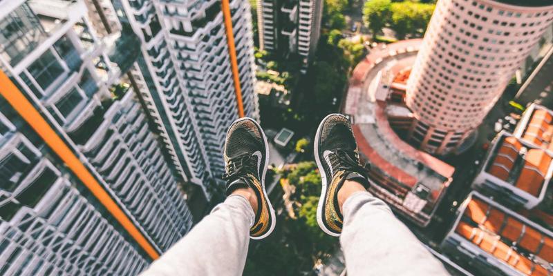 如何使用Tkinter按钮调用异步函数