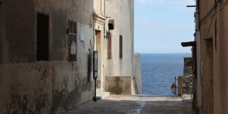 为什么MySQL在低内存服务器频繁OOM崩溃以及如何设置innodb_buffer_pool_instances