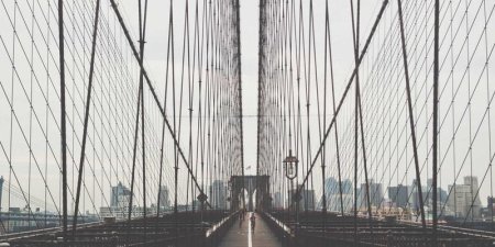如何解决jQuery UI Spinner绑定keydown事件时上下箭头触发数值变更延迟？