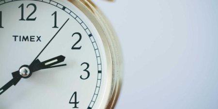 Swift中TaskGroup任务取消后如何保证内存屏障与操作可见性避免一致性错误