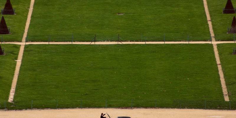 如何在Node.js中实现区间分析以检测数值溢出风险?