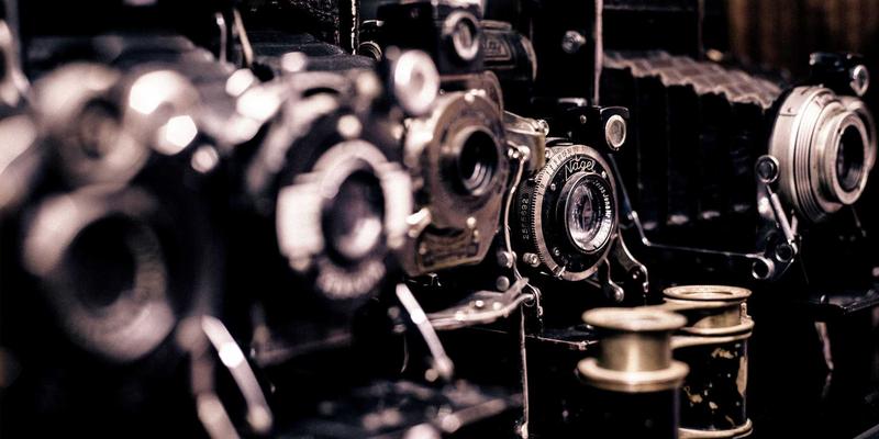 Go语言中如何利用Struct嵌入实现BSON文档扁平化存储?