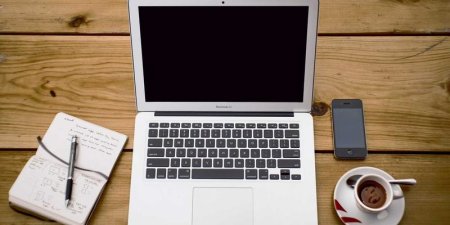 如何通过SQL视图动态替换敏感字段实现数据脱敏？
